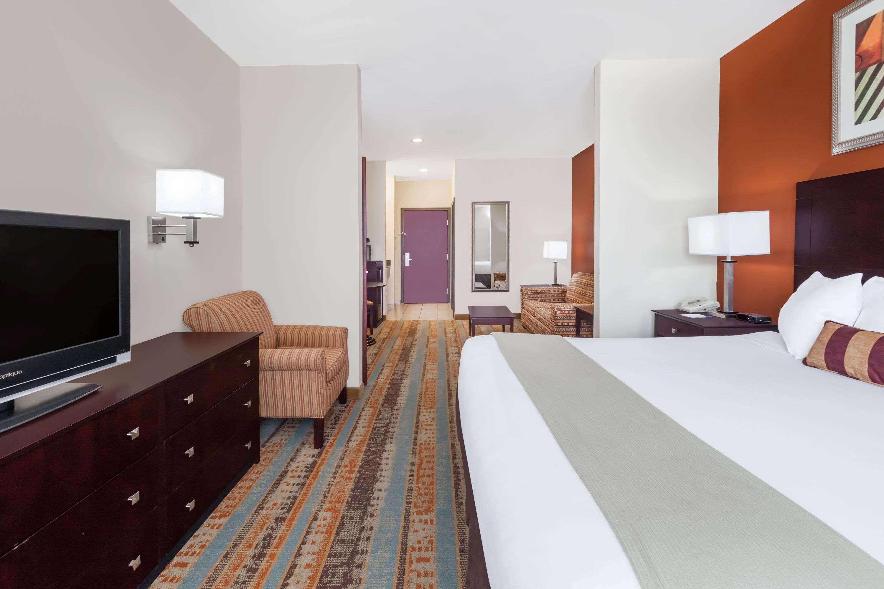 Baymont By Wyndham Henderson Hotel Exterior foto