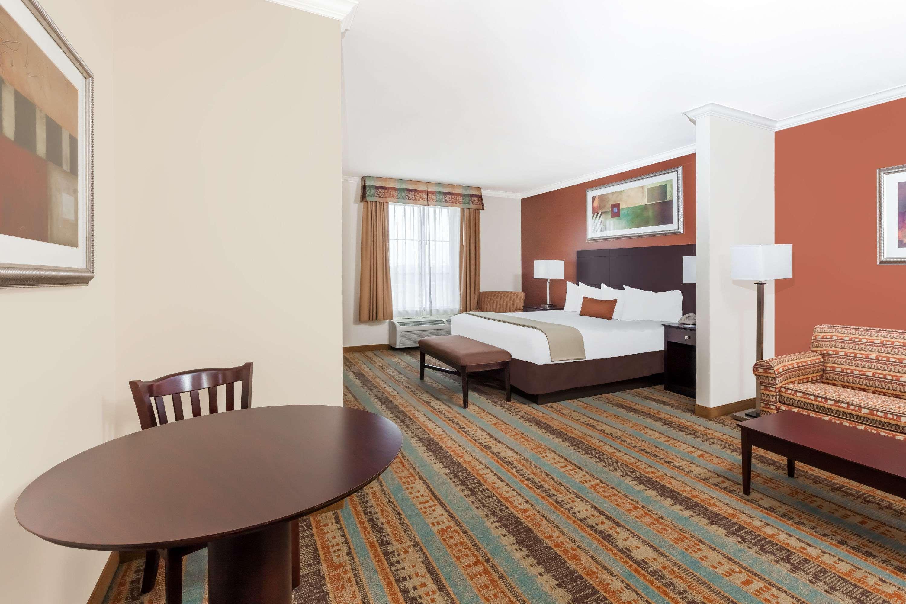 Baymont By Wyndham Henderson Hotel Exterior foto